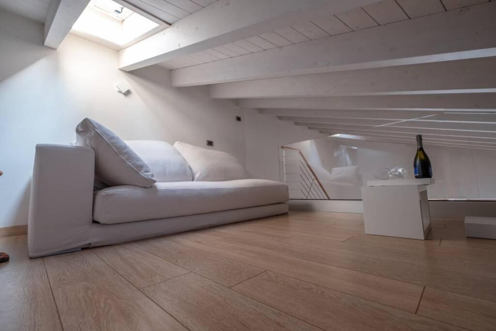 Happy Guest Apartments - Lake & Style Riva di Solto Buitenkant foto