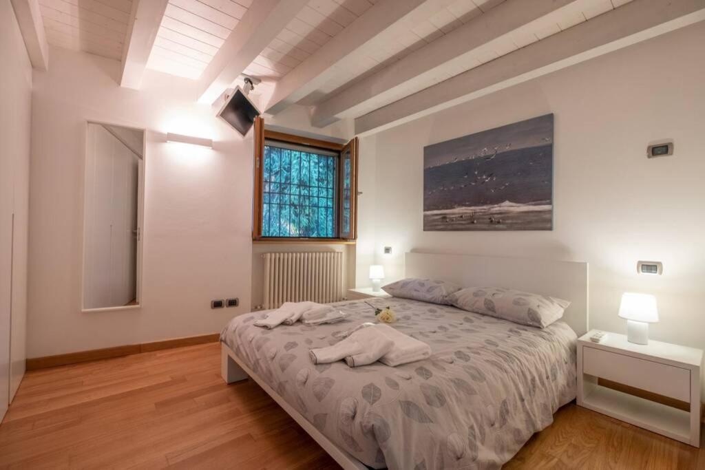 Happy Guest Apartments - Lake & Style Riva di Solto Buitenkant foto