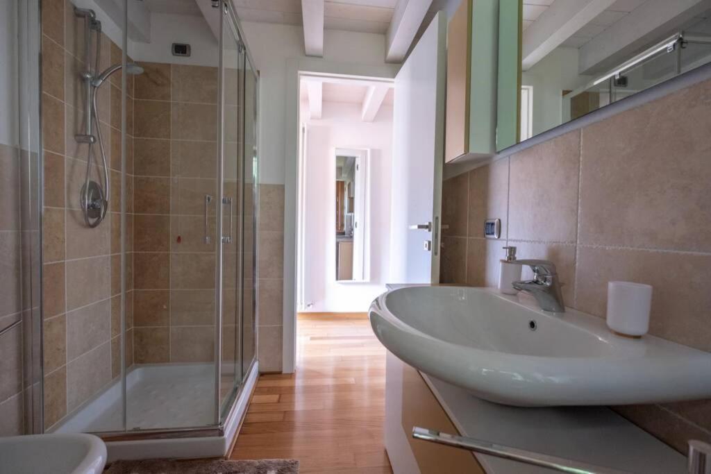 Happy Guest Apartments - Lake & Style Riva di Solto Buitenkant foto